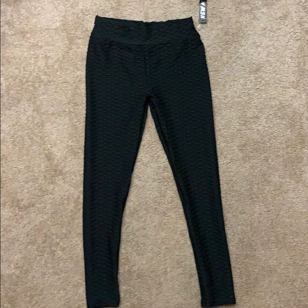 Cellulite concealing leggings (black)